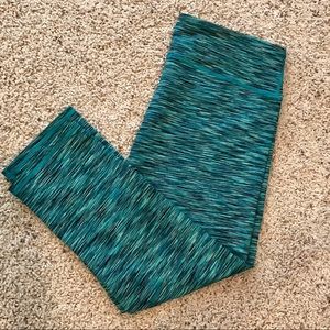 Fabletics Salar Capri - Medium - Teal Striped